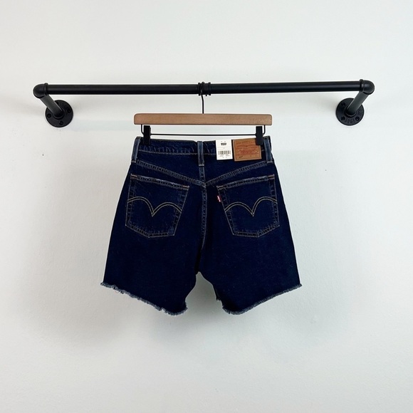 NWT Levi’s 501 High Rise Mid Thigh Shorts in Salsa Center Dark Wash - Picture 7 of 8